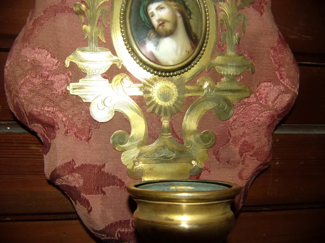 Wall-mounted Holy Water Font, In Gilded Copper, 19th Century.