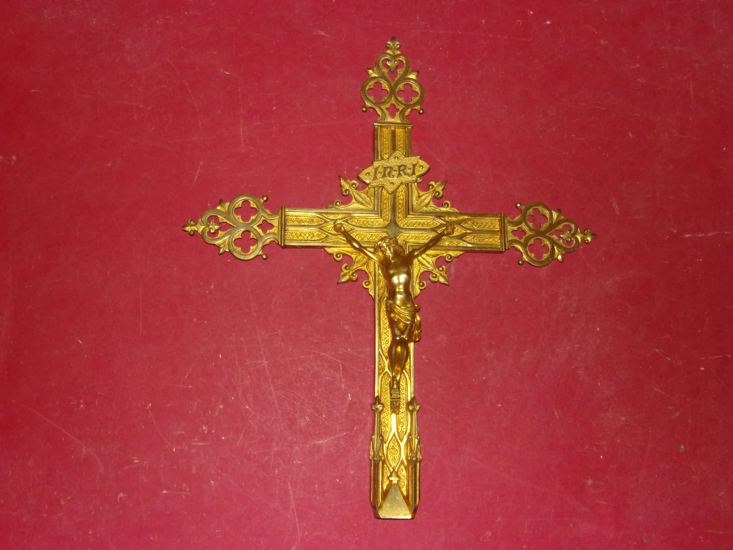 Croix de procession en bronze doré époque 19ème.