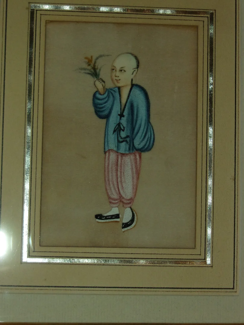 Jeune homme  offrant un bouquet de fleurs, Dessin  Chinois Sur Papier De Riz, époque 19ème.
