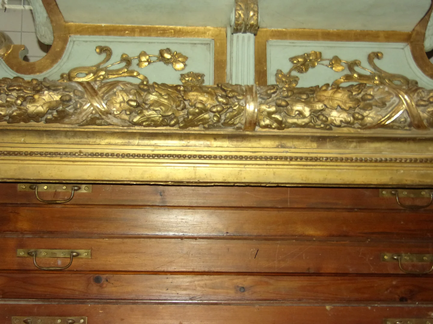 Very Large And Important 19th Century Frame, In Gilded Wood.