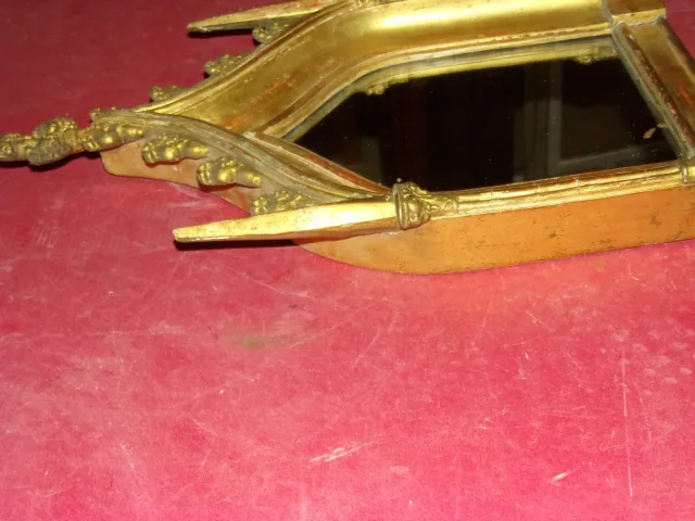 Miroir de style Néogothique en bois doré, époque 19ème.