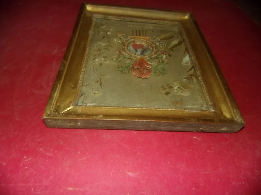 Tableau de couvent en Paperolles; Médaillon de Saint, époque fin 18ème.