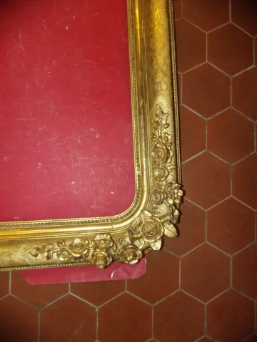 Cadre époque 19ème, En Bois Doré.
