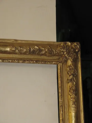 Cadre époque 19ème, en bois doré.