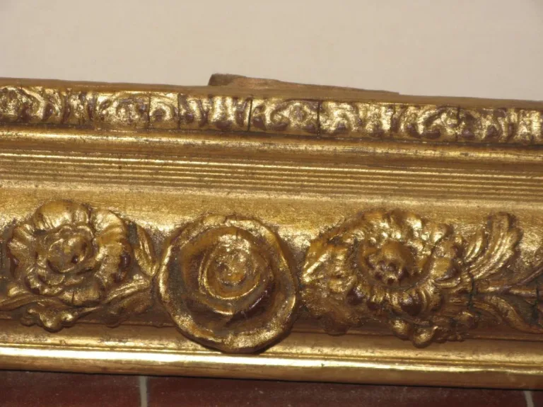 Cadre époque 19ème, en bois doré.