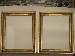 Paire de cadres époque 19ème en bois doré.