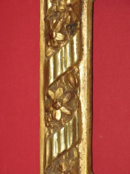 Cadre début 20ème, doré et peint.