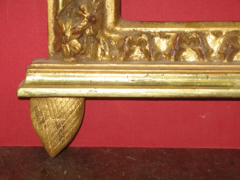 Cadre début 20ème, doré et peint.