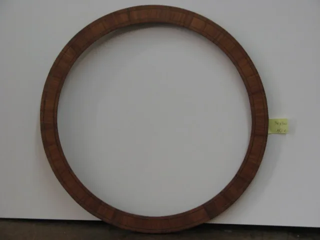 Cadre rond en marqueterie, époque 19ème.
