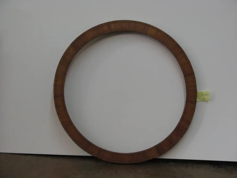 Cadre rond en marqueterie, époque 19ème.