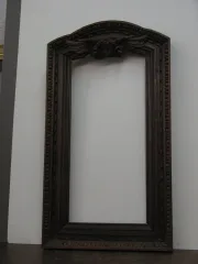 Cadre en bois sculpté, époque 18ème avec motif d'ange