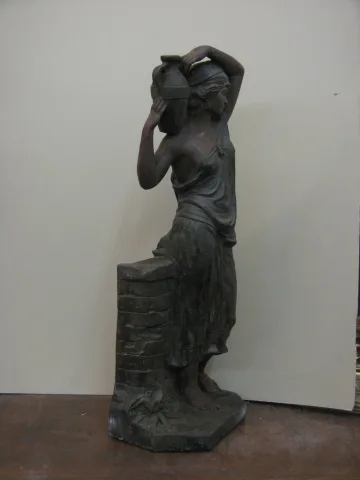 " La Samaritaine ", sculpture signée en plâtre , époque 20ème