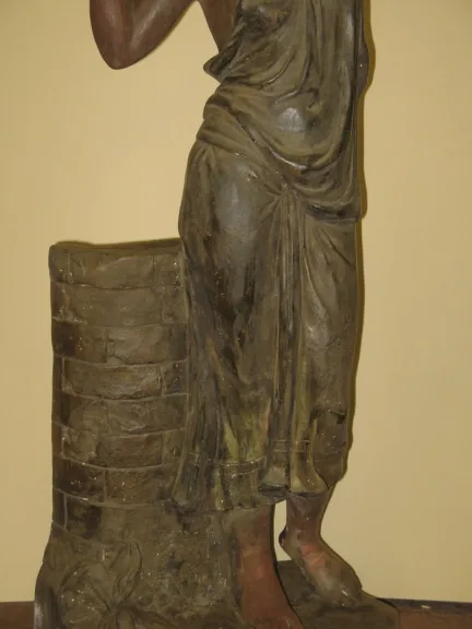 " La Samaritaine ", sculpture signée en plâtre , époque 20ème