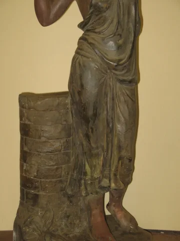 " La Samaritaine ", sculpture signée en plâtre , époque 20ème