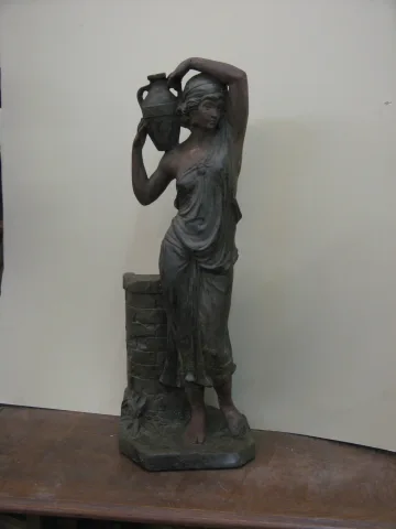 " La Samaritaine ", sculpture signée en plâtre , époque 20ème