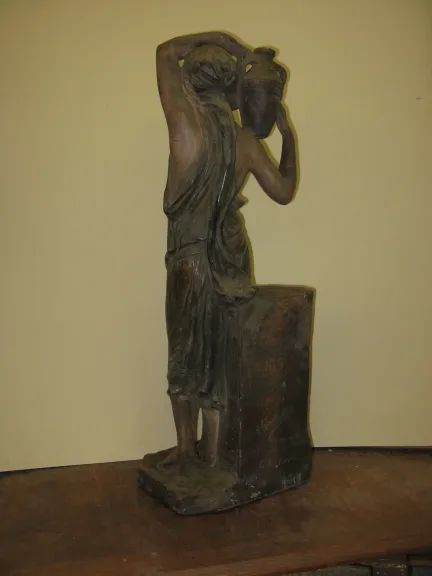 " La Samaritaine ", sculpture signée en plâtre , époque 20ème