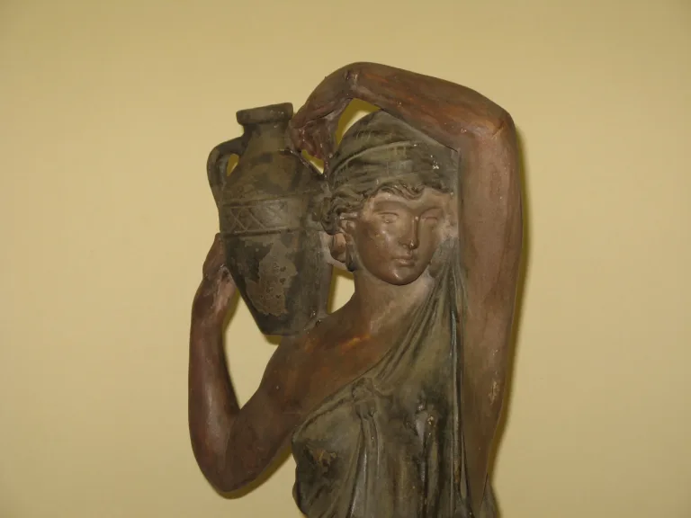 " La Samaritaine ", sculpture signée en plâtre , époque 20ème