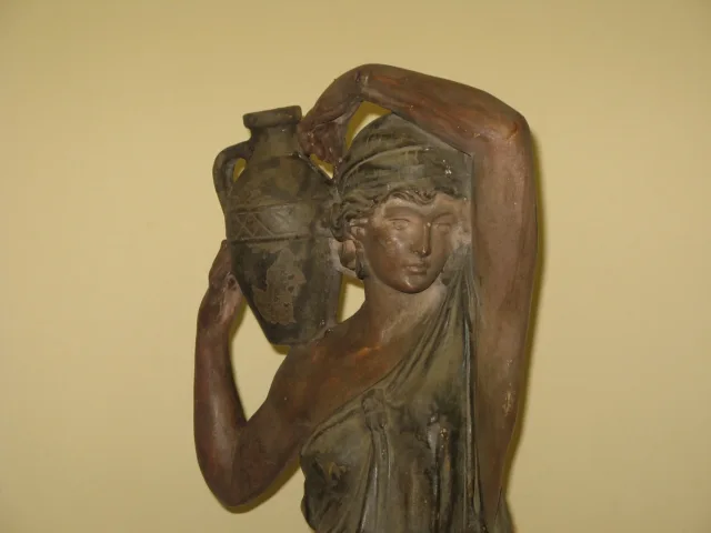 " La Samaritaine ", sculpture signée en plâtre , époque 20ème