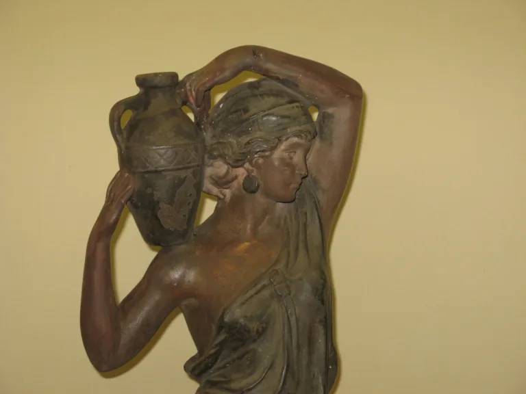 " La Samaritaine ", sculpture signée en plâtre , époque 20ème