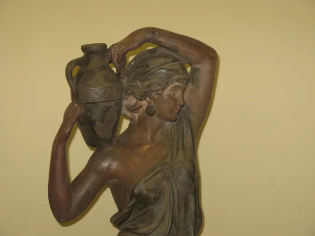 " La Samaritaine ", sculpture signée en plâtre , époque 20ème