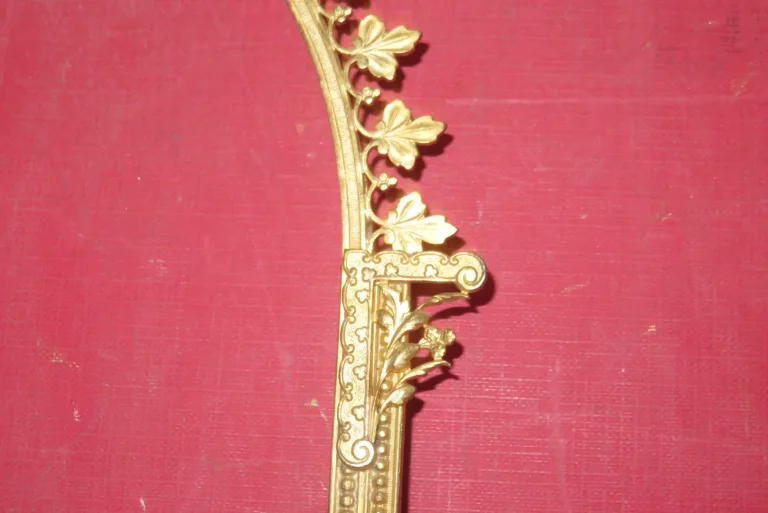 Cadre de forme, en cuivre doré, époque 19ème.