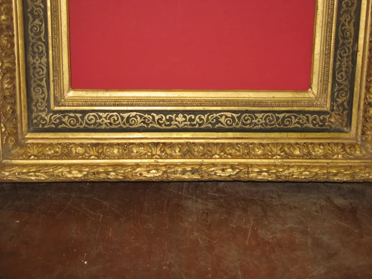 Cadre époque 19 ème en bois doré.