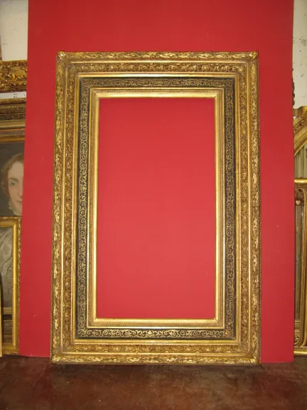 Cadre époque 19 ème en bois doré.