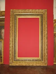 Cadre époque 19 ème en bois doré.