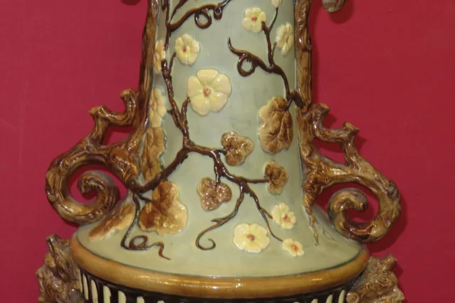 Paire de vases en faïence, époque 20 ème.