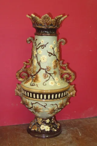 Paire de vases en faïence, époque 20 ème.