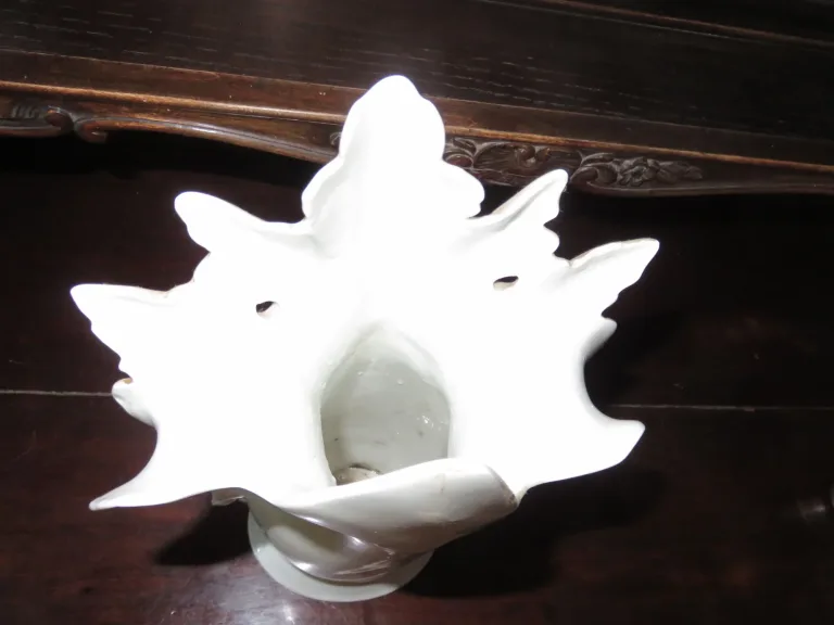 Vase En Porcelaine, époque 19 ème.