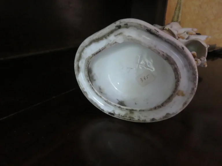 Vase En Porcelaine, époque 19 ème.