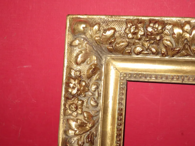 Cadre époque 19ème, Doré à La Feuille.