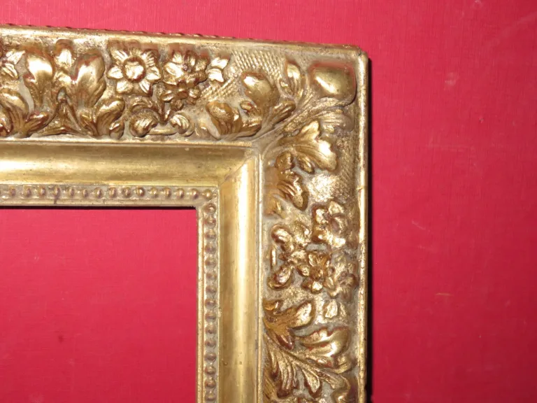 Cadre époque 19ème, Doré à La Feuille.