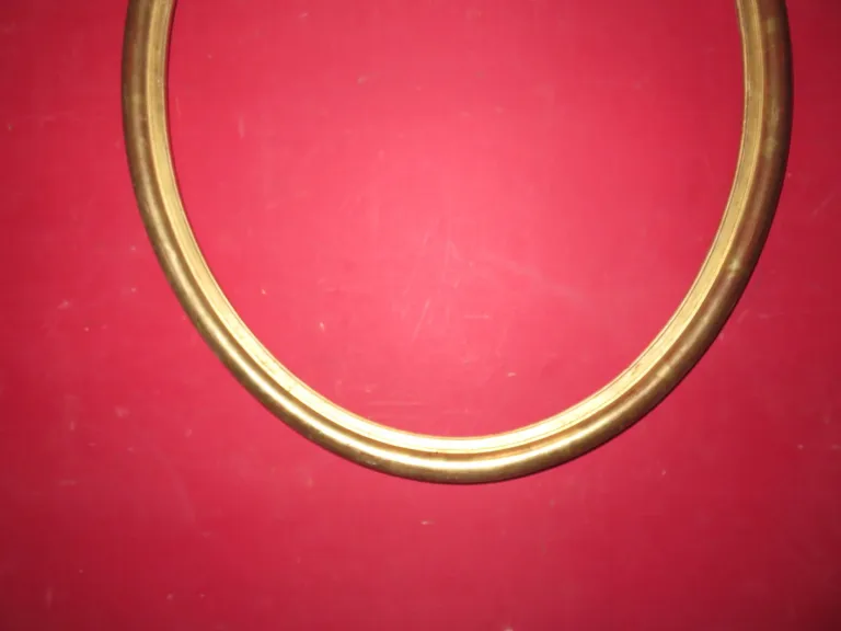 Cadre Ovale,  époque 19 ème, en bois doré.
