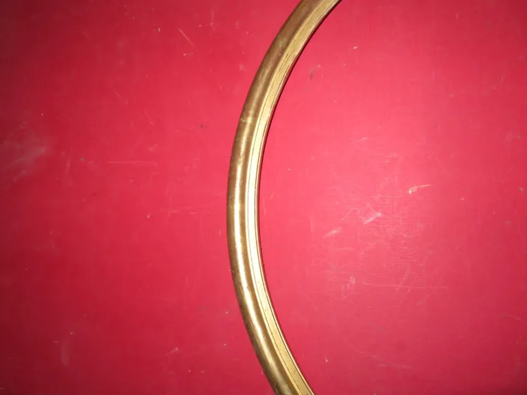 Cadre Ovale,  époque 19 ème, en bois doré.