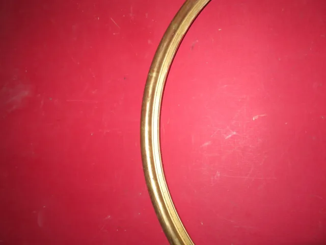 Cadre Ovale,  époque 19 ème, en bois doré.