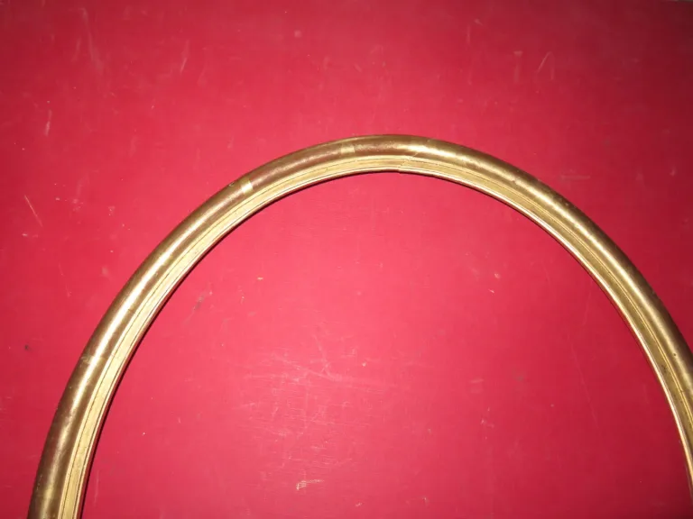 Cadre Ovale,  époque 19 ème, en bois doré.