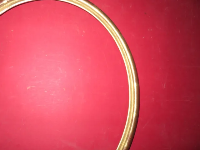 Cadre Ovale,  époque 19 ème, en bois doré.