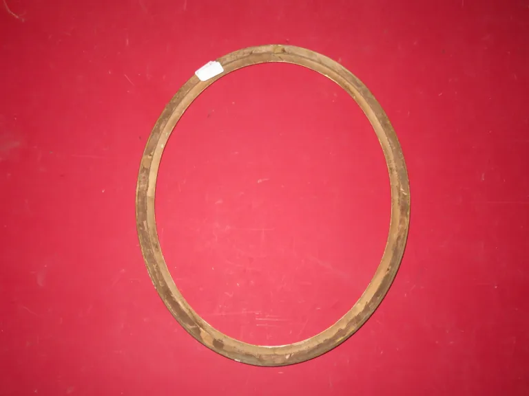 Cadre Ovale,  époque 19 ème, en bois doré.
