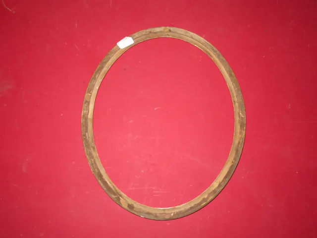 Cadre Ovale,  époque 19 ème, en bois doré.