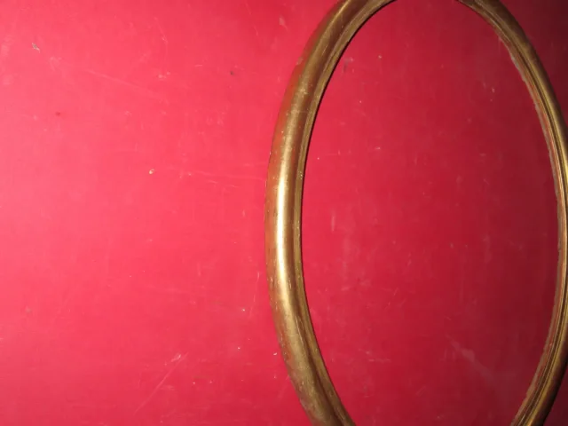 Cadre Ovale,  époque 19 ème, en bois doré.