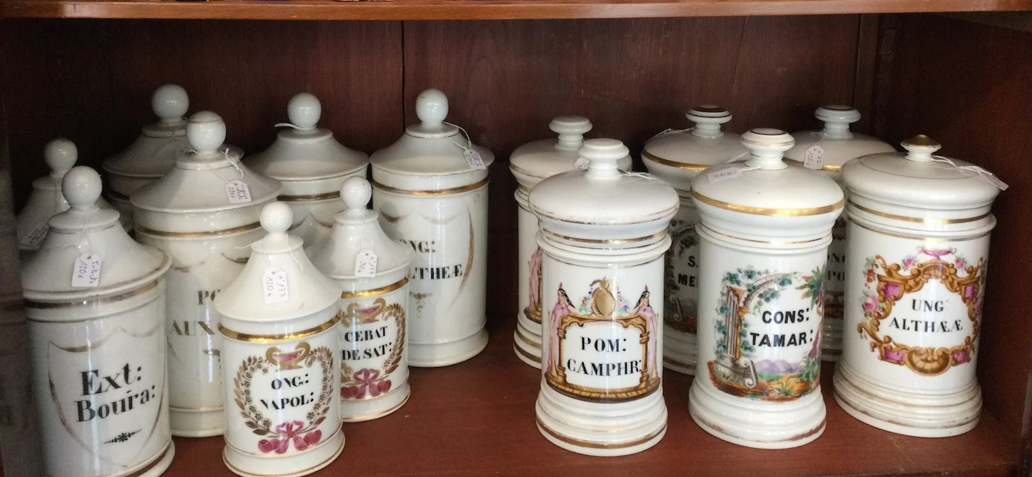 GRANDS CHOIX DE POTS A PHARMACIE ANCIENS