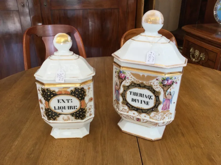 GRANDS CHOIX DE POTS A PHARMACIE ANCIENS