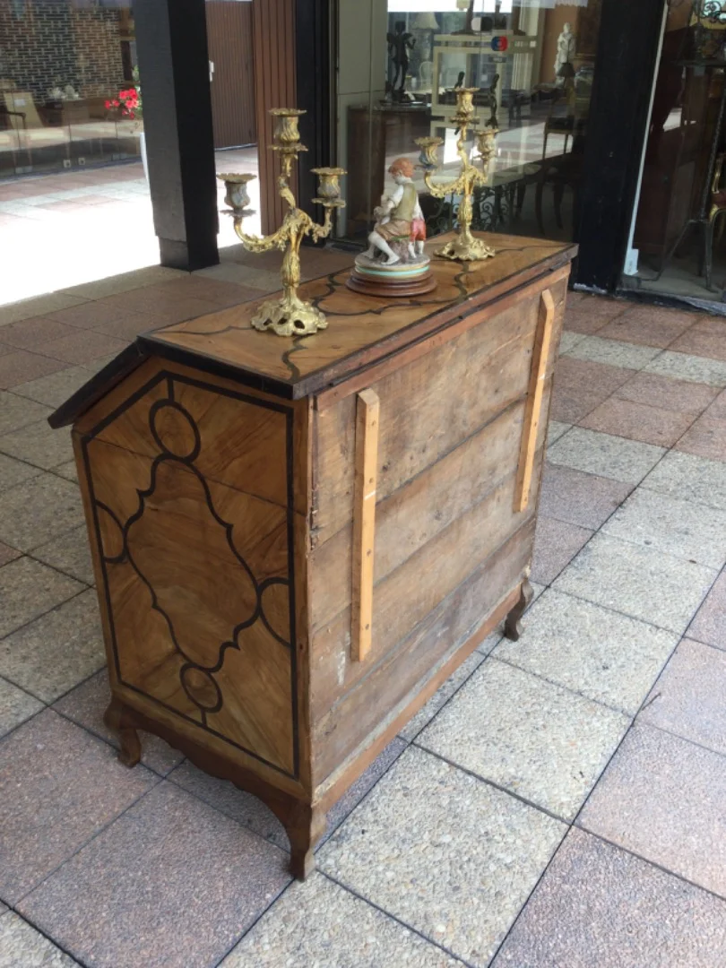 HELLING TOP BUREAU