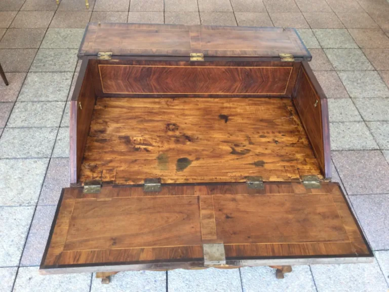 Bureau de pente en noyer et filet de amarante