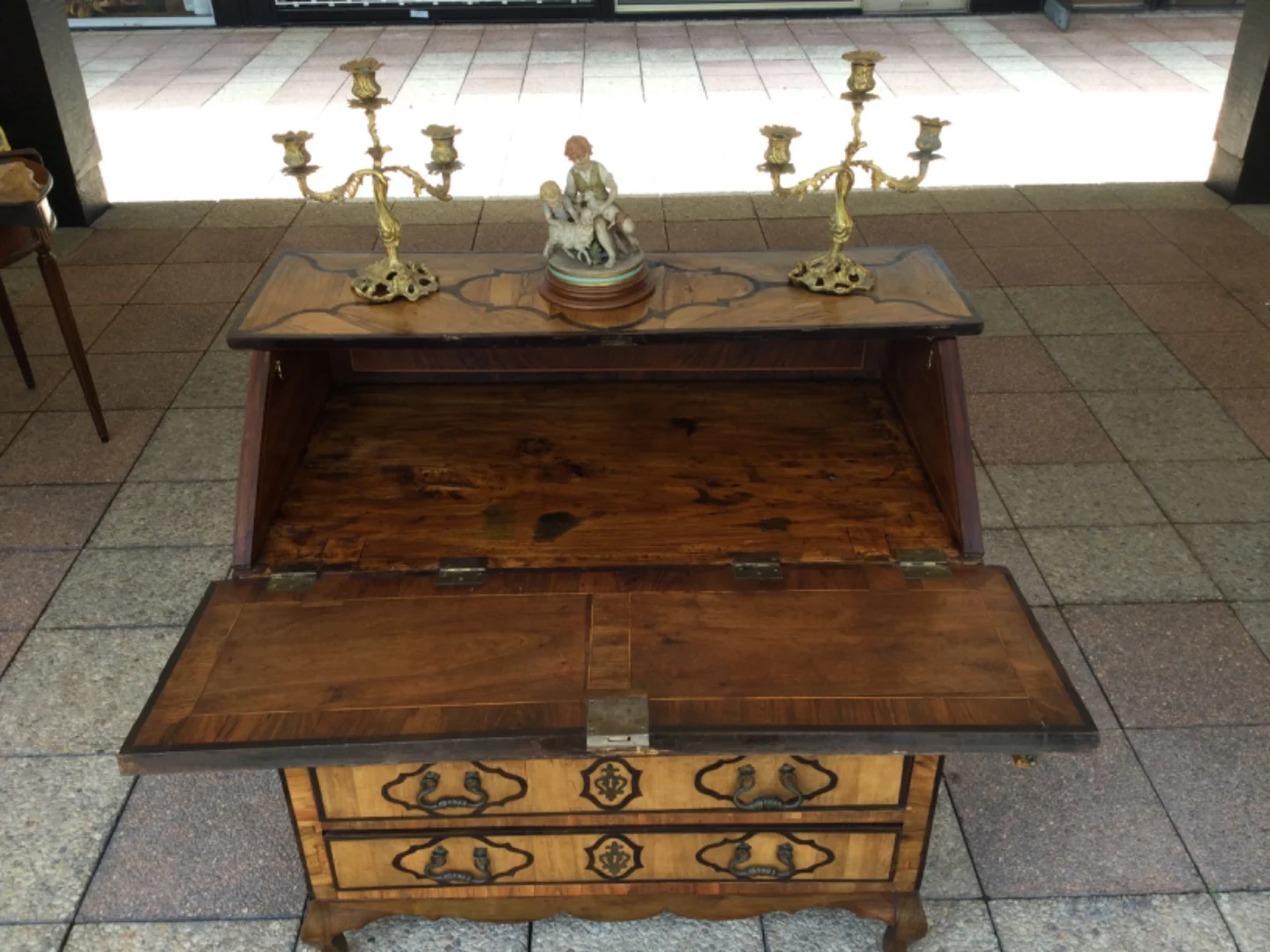 HELLING TOP BUREAU