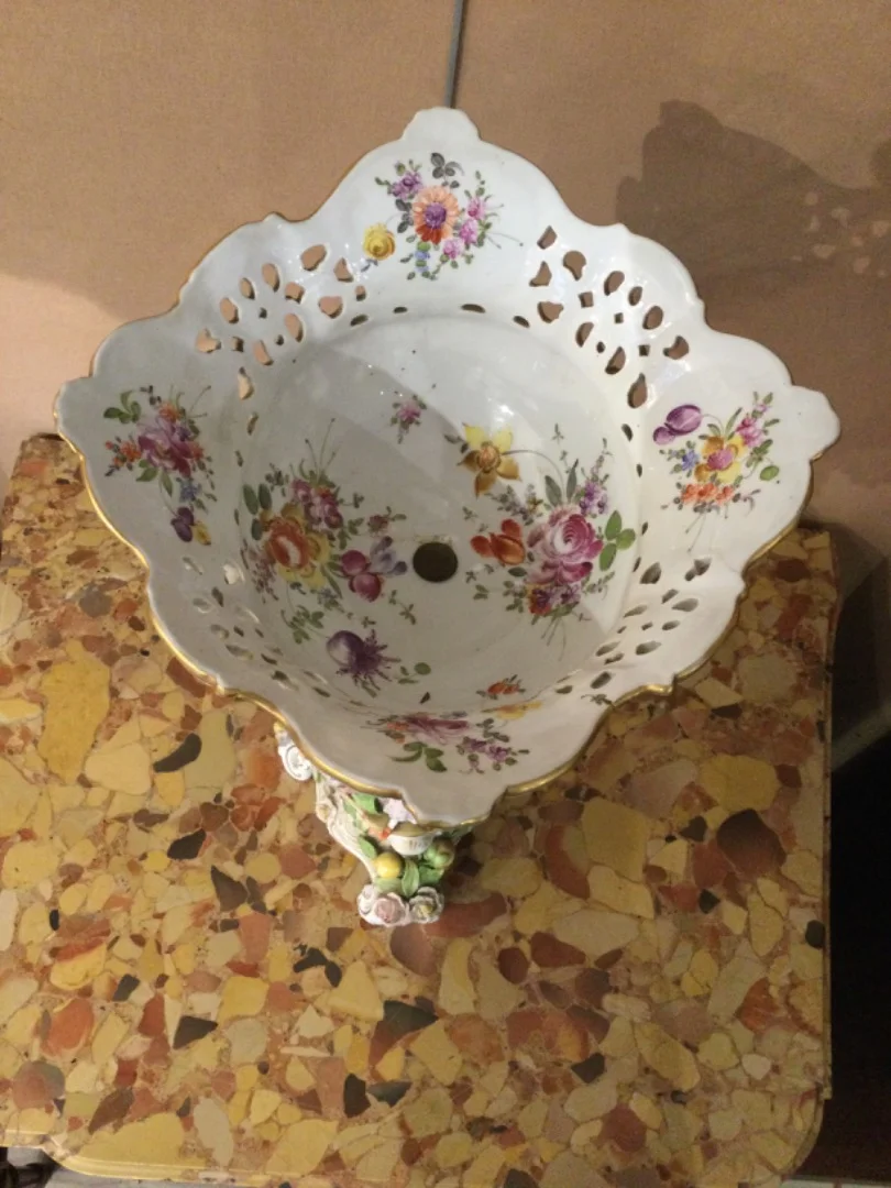 Grand surtout en porcelaine de Saxe