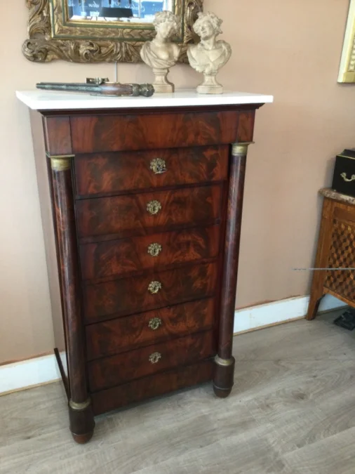 KOMMODE IM FRANZÖSISCHEN EMPIRE-STIL