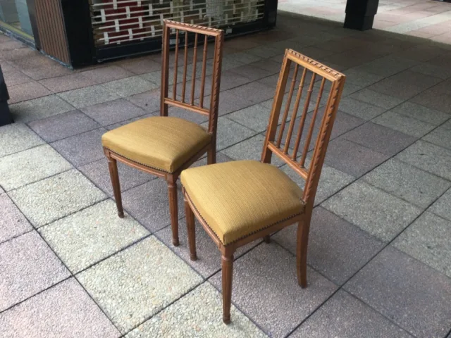 PAAR STOELEN IN LOUIS XVI-STIJL IN NOTEN
